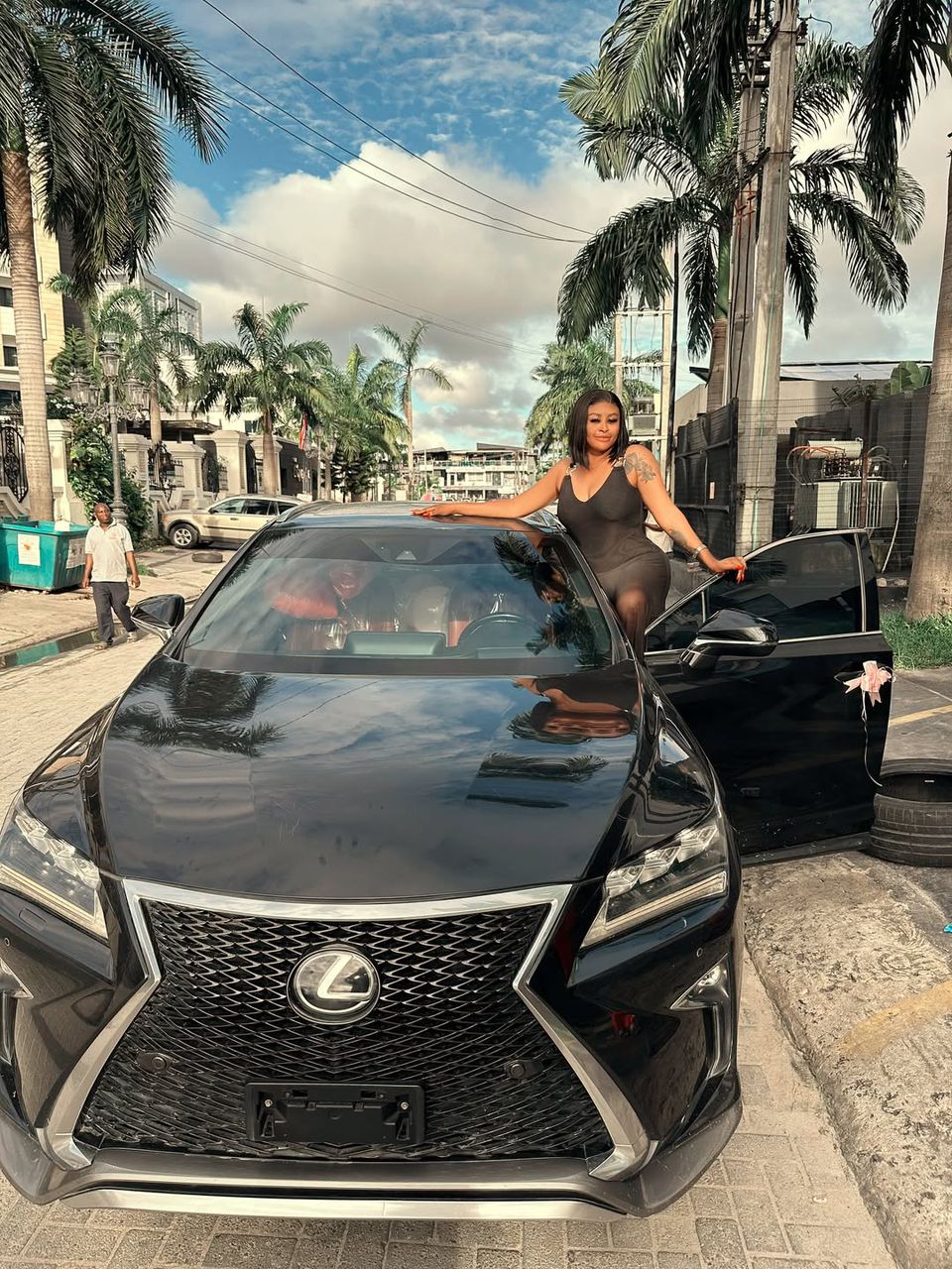 Actress Sarah Martins acquires Lexus SUV (photos)
